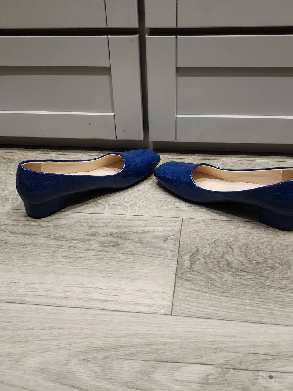 NEW Classic Blue Patent Low Heel Women's Pumps - Picture 8 of 9